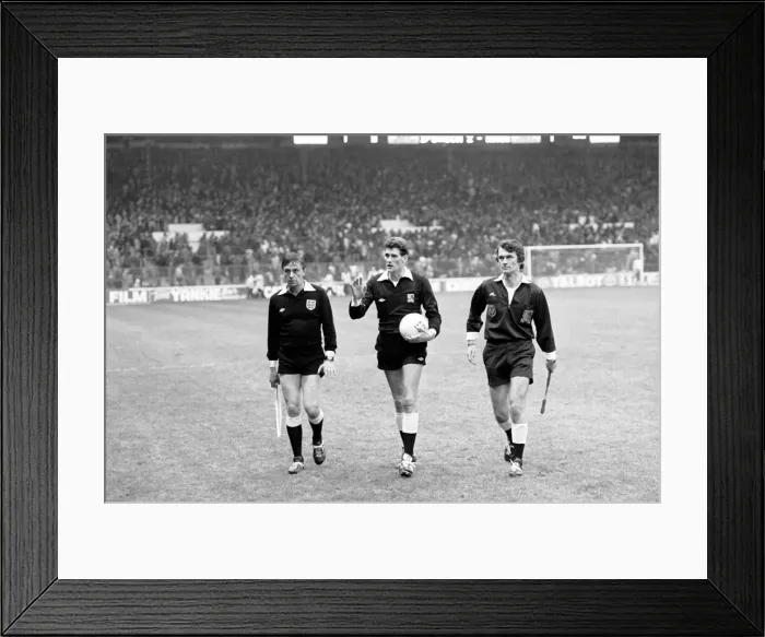 Framed Print : Leeds United 1 v. Sunderland 0. Division 1 Football. October 1981 MF04-06-089