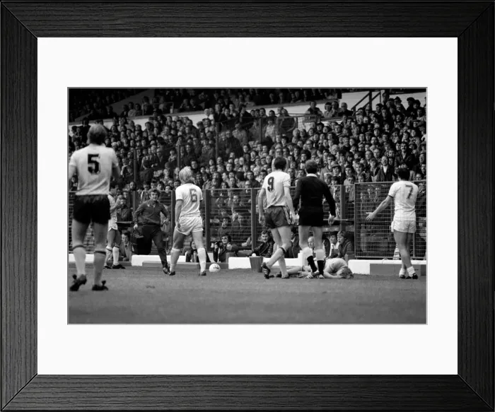 Framed Print : Leeds United 1 v. Sunderland 0. Division 1 Football. October 1981 MF04-06-026 Framed Print : Leeds United 1 v. Sunderland 0. Division 1 Football. October 1981 MF04-06-026