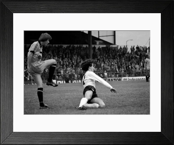 Framed Print : Bolton Wanderers 3 v. Cambridge United 4. Division 2 Football. October 1981 MF04-05-026