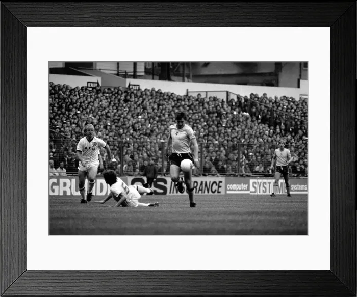 Framed Print : Leeds United 1 v. Sunderland 0. Division 1 Football. October 1981 MF04-06-020 Framed Print : Leeds United 1 v. Sunderland 0. Division 1 Football. October 1981 MF04-06-020