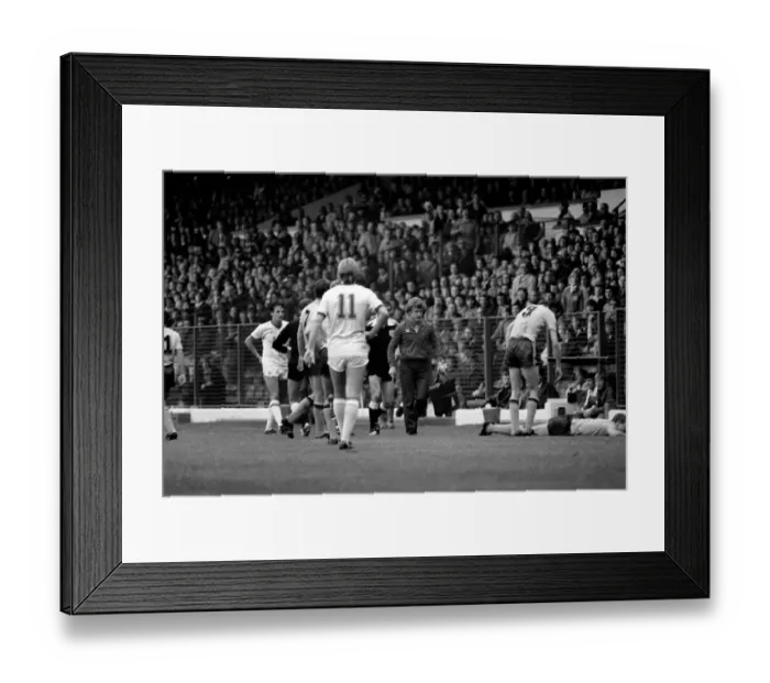 Framed Print : Leeds United 1 v. Sunderland 0. Division 1 Football. October 1981 MF04-06-025 Framed Print : Leeds United 1 v. Sunderland 0. Division 1 Football. October 1981 MF04-06-025