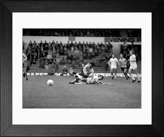 Framed Print : Leeds United 1 v. Sunderland 0. Division 1 Football. October 1981 MF04-06-017 Framed Print : Leeds United 1 v. Sunderland 0. Division 1 Football. October 1981 MF04-06-017