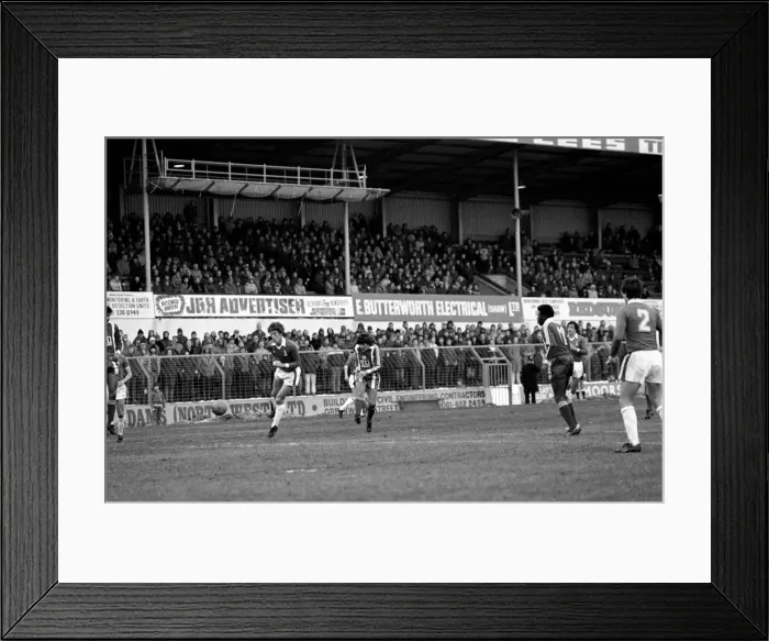 Framed Print : Oldham 3 v. Leyton Orient 2. Division 2 Football. December 1981 MF04-02-015 Framed Print : Oldham 3 v. Leyton Orient 2. Division 2 Football. December 1981 MF04-02-015