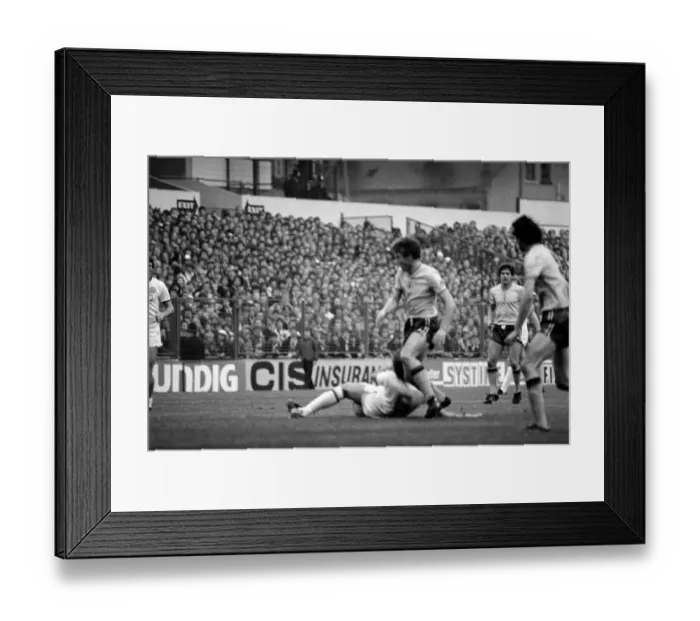 Framed Print : Leeds United 1 v. Sunderland 0. Division 1 Football. October 1981 MF04-06-055 Framed Print : Leeds United 1 v. Sunderland 0. Division 1 Football. October 1981 MF04-06-055
