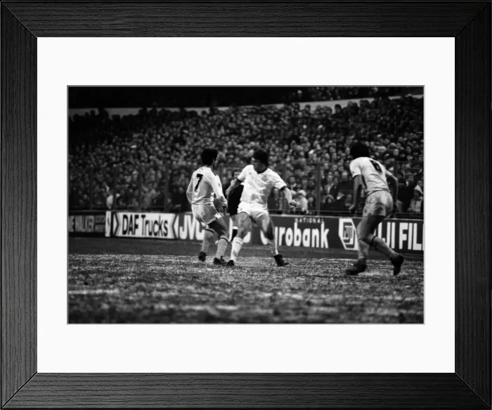 Framed Print : Leeds United 0 v. Tottenham Hotspur 0. Decemebr 1981 MF04-04-050 Framed Print : Leeds United 0 v. Tottenham Hotspur 0. Decemebr 1981 MF04-04-050