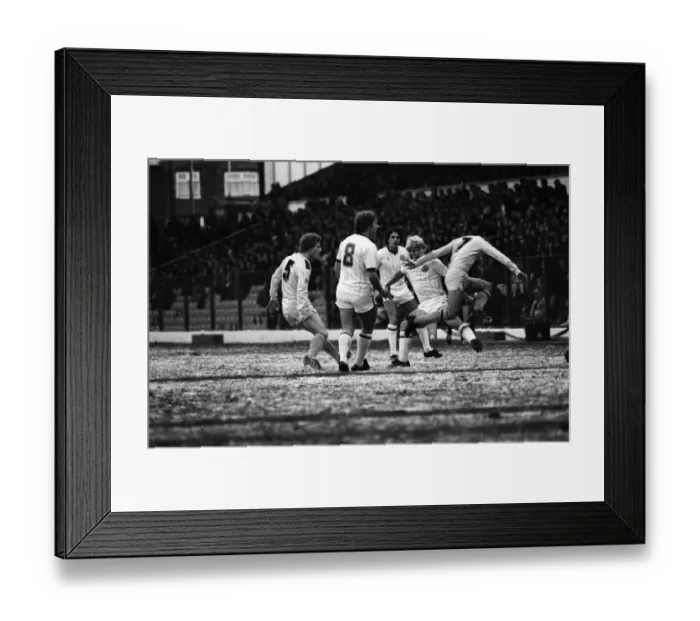 Framed Print : Leeds United 0 v. Tottenham Hotspur 0. Decemebr 1981 MF04-04-045
