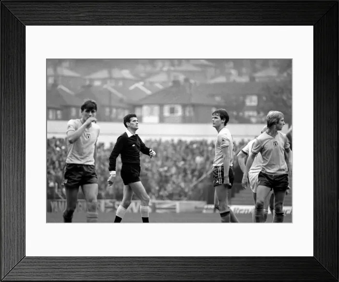 Framed Print : Leeds United 1 v. Sunderland 0. Division 1 Football. October 1981 MF04-06-050 Framed Print : Leeds United 1 v. Sunderland 0. Division 1 Football. October 1981 MF04-06-050