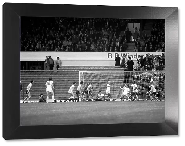 Leeds United 1 v. Sunderland 0. Division 1 Football. October 1981 MF04-06-048