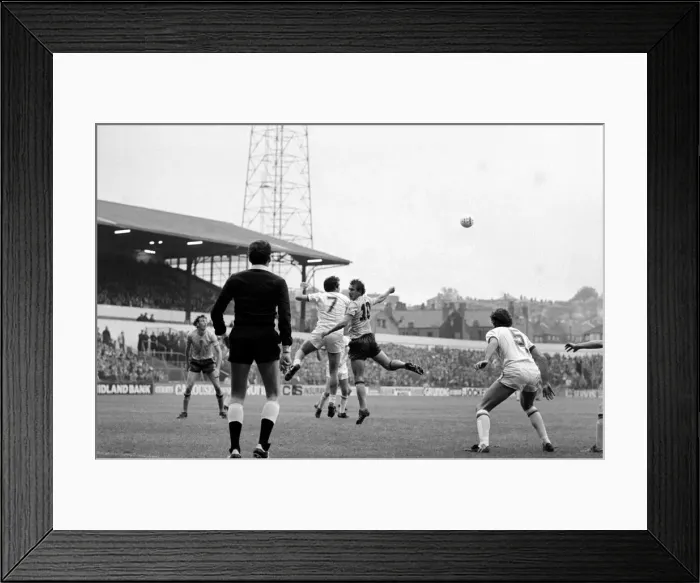 Framed Print : Leeds United 1 v. Sunderland 0. Division 1 Football. October 1981 MF04-06-008 Framed Print : Leeds United 1 v. Sunderland 0. Division 1 Football. October 1981 MF04-06-008