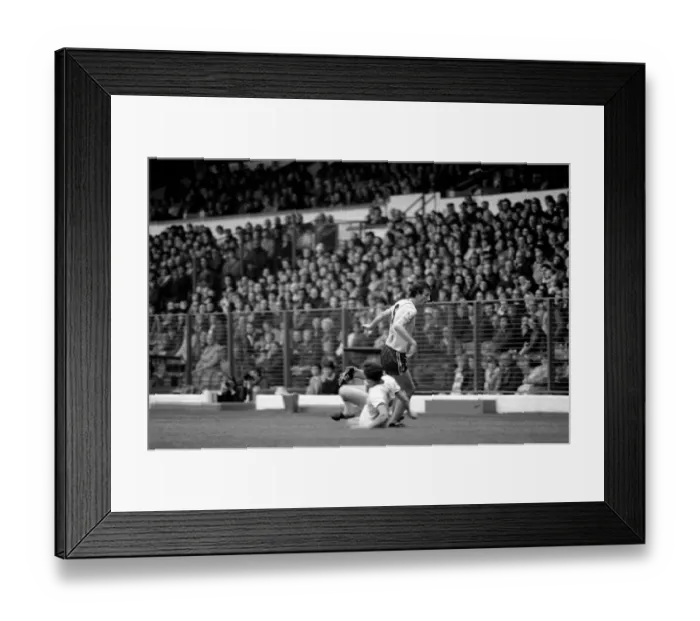 Framed Print : Leeds United 1 v. Sunderland 0. Division 1 Football. October 1981 MF04-06-046 Framed Print : Leeds United 1 v. Sunderland 0. Division 1 Football. October 1981 MF04-06-046
