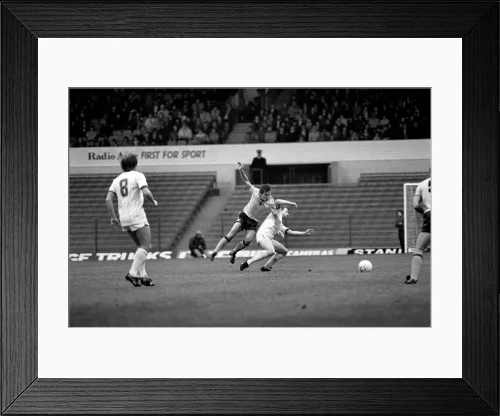 Framed Print : Leeds United 1 v. Sunderland 0. Division 1 Football. October 1981 MF04-06-051 Framed Print : Leeds United 1 v. Sunderland 0. Division 1 Football. October 1981 MF04-06-051