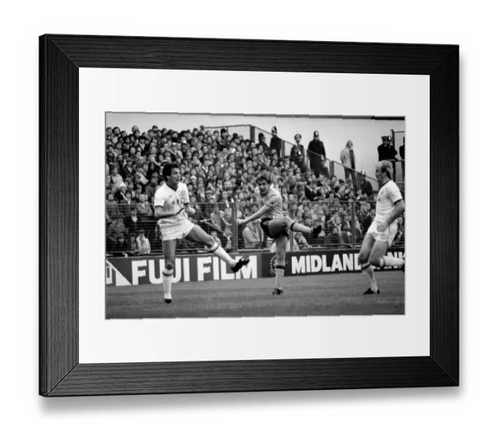 Framed Print : Leeds United 1 v. Sunderland 0. Division 1 Football. October 1981 MF04-06-047 Framed Print : Leeds United 1 v. Sunderland 0. Division 1 Football. October 1981 MF04-06-047