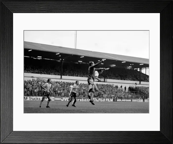 Framed Print : Leeds United 1 v. Sunderland 0. Division 1 Football. October 1981 MF04-06-043 Framed Print : Leeds United 1 v. Sunderland 0. Division 1 Football. October 1981 MF04-06-043