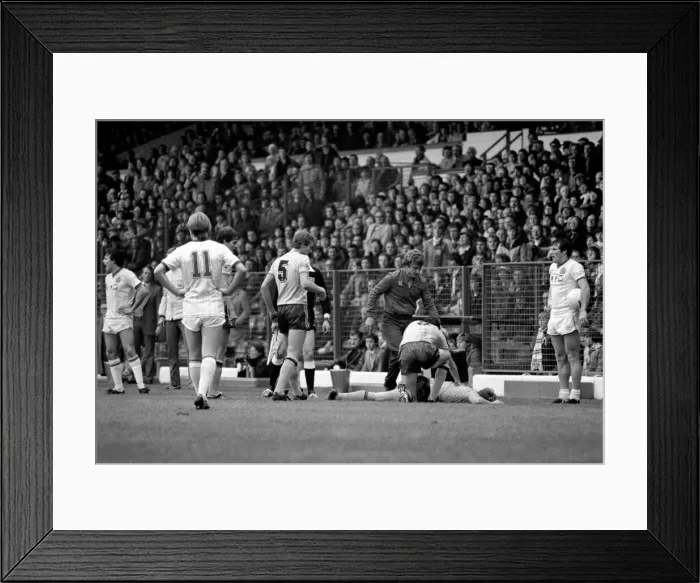 Framed Print : Leeds United 1 v. Sunderland 0. Division 1 Football. October 1981 MF04-06-032 Framed Print : Leeds United 1 v. Sunderland 0. Division 1 Football. October 1981 MF04-06-032