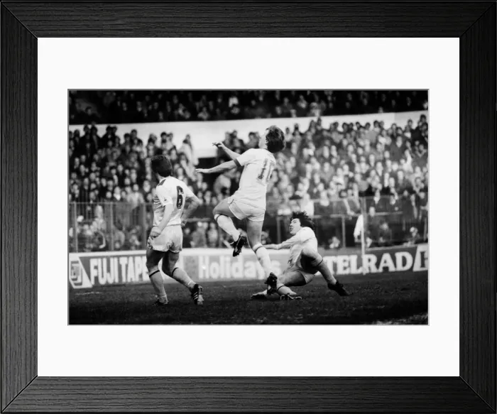 Framed Print : Leeds United 0 v. Tottenham Hotspur 0. Decemebr 1981 MF04-04-023 Framed Print : Leeds United 0 v. Tottenham Hotspur 0. Decemebr 1981 MF04-04-023