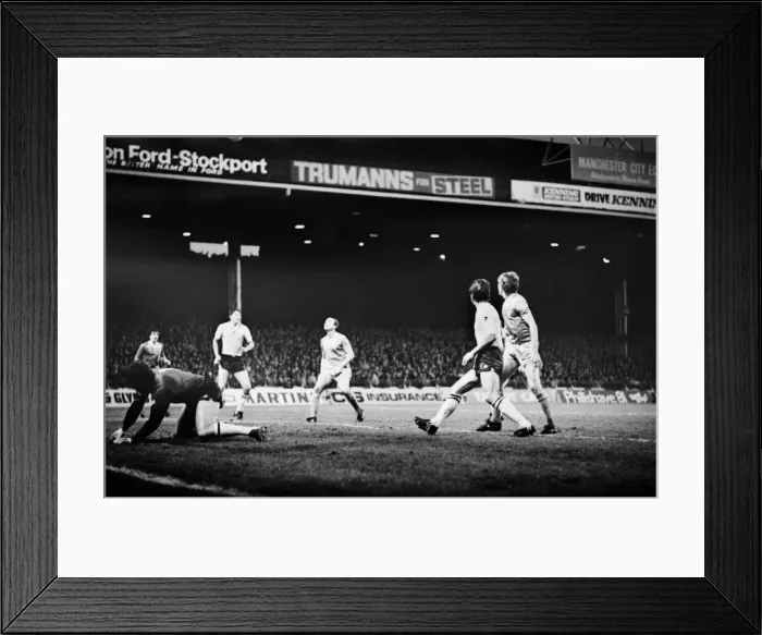 Framed Print : Manchester City 4 v. Swansea 0. November 1981 MF04-01-056 Framed Print : Manchester City 4 v. Swansea 0. November 1981 MF04-01-056