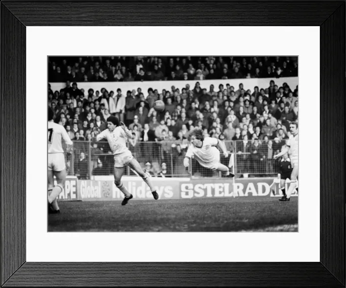 Framed Print : Leeds United 0 v. Tottenham Hotspur 0. Decemebr 1981 MF04-04-021
