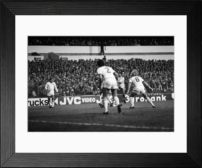 Framed Print : Leeds United 0 v. Tottenham Hotspur 0. Decemebr 1981 MF04-04-014 Framed Print : Leeds United 0 v. Tottenham Hotspur 0. Decemebr 1981 MF04-04-014