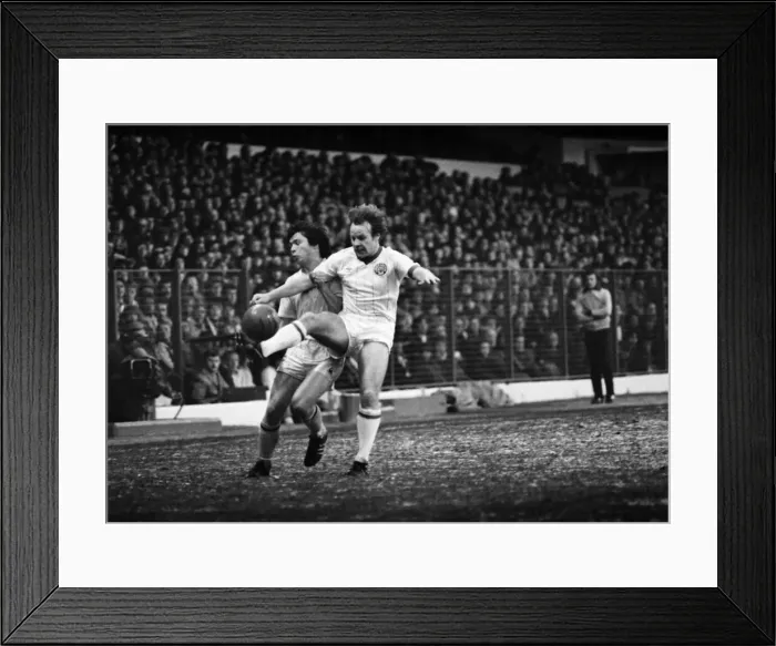 Framed Print : Leeds United 0 v. Tottenham Hotspur 0. Decemebr 1981 MF04-04-006 Framed Print : Leeds United 0 v. Tottenham Hotspur 0. Decemebr 1981 MF04-04-006