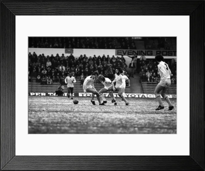 Framed Print : Leeds United 0 v. Tottenham Hotspur 0. Decemebr 1981 MF04-04-042