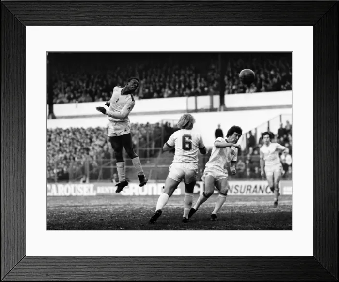 Framed Print : Leeds United 0 v. Tottenham Hotspur 0. Decemebr 1981 MF04-04-005 Framed Print : Leeds United 0 v. Tottenham Hotspur 0. Decemebr 1981 MF04-04-005