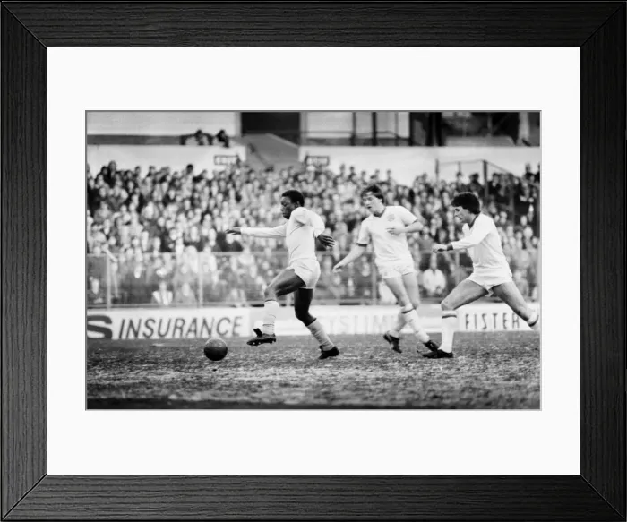 Framed Print : Leeds United 0 v. Tottenham Hotspur 0. Decemebr 1981 MF04-04-022 Framed Print : Leeds United 0 v. Tottenham Hotspur 0. Decemebr 1981 MF04-04-022