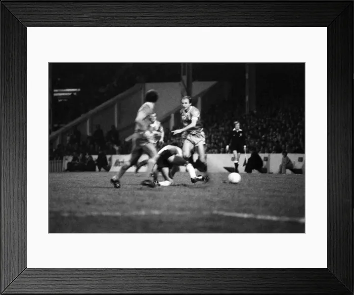 Framed Print : Manchester City 4 v. Swansea 0. November 1981 MF04-01-043