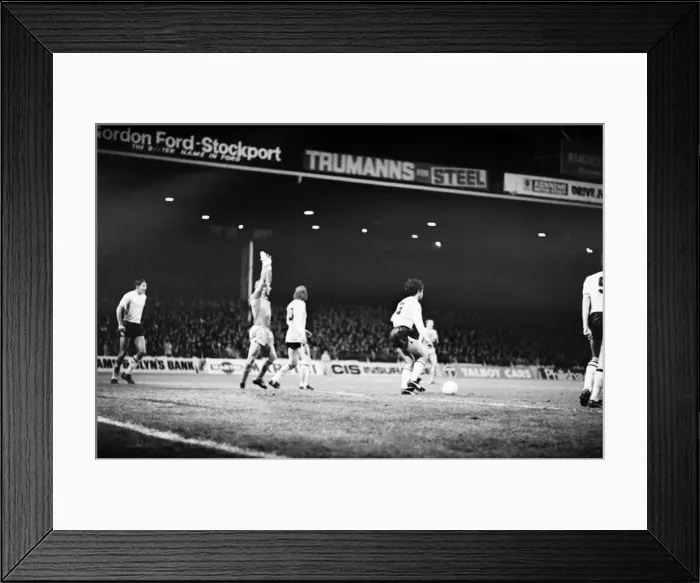 Framed Print : Manchester City 4 v. Swansea 0. November 1981 MF04-01-062