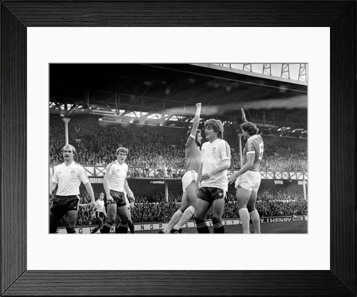 Framed Print : Everton 2 v. Ipswich 1. October 1981 MF03-23-045 Local Caption Division 1
