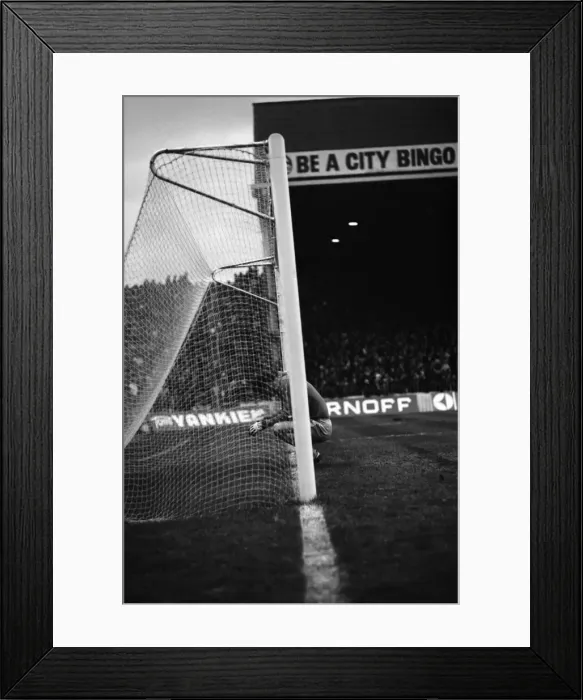 Framed Print : Manchester City 4 v. Swansea 0. November 1981 MF04-01-026