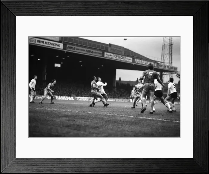 Framed Print : Manchester City 4 v. Swansea 0. November 1981 MF04-01-022 Framed Print : Manchester City 4 v. Swansea 0. November 1981 MF04-01-022