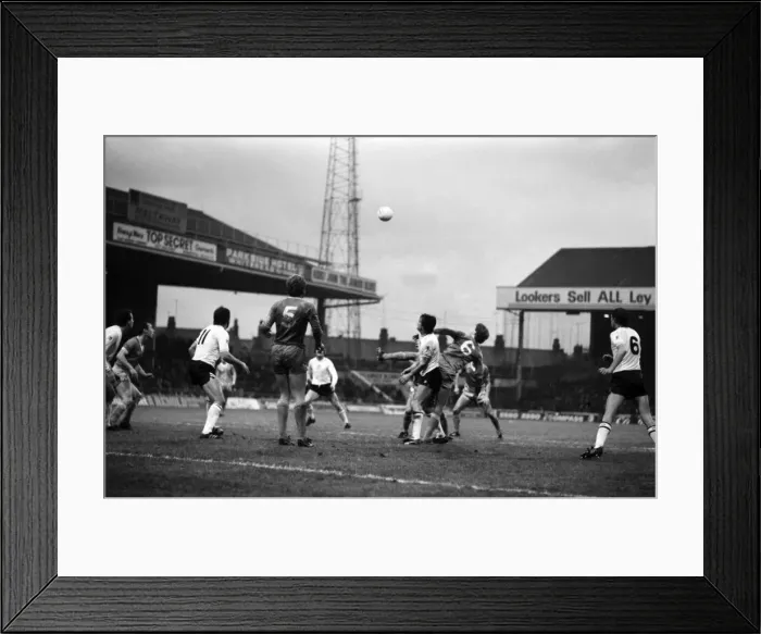Framed Print : Manchester City 4 v. Swansea 0. November 1981 MF04-01-021 Framed Print : Manchester City 4 v. Swansea 0. November 1981 MF04-01-021