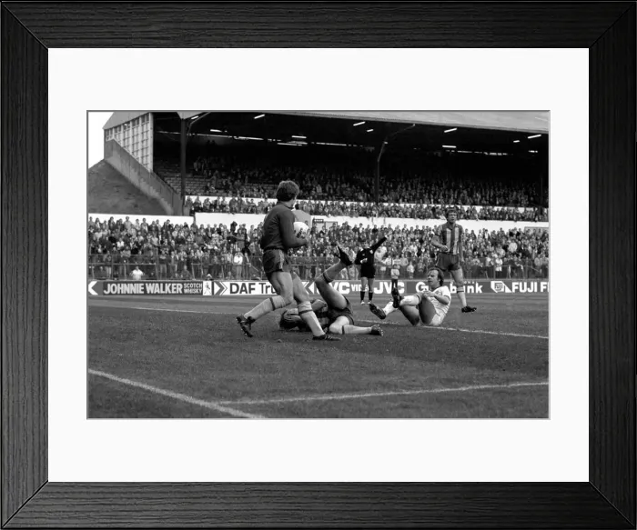 Framed Print : Leeds Unitd 3 v. West Bromwich Albion 1. October 1981 MF03-24-038 Framed Print : Leeds Unitd 3 v. West Bromwich Albion 1. October 1981 MF03-24-038