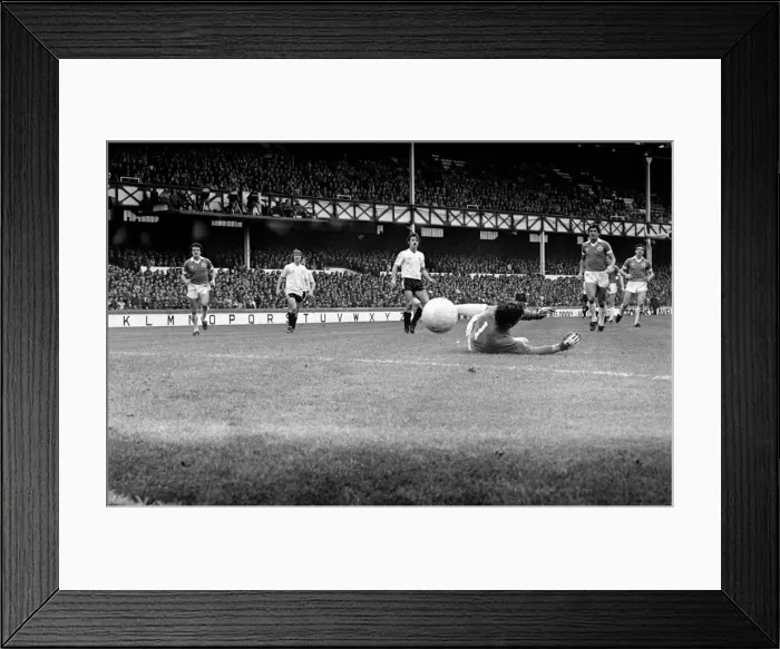 Framed Print : Everton 2 v. Ipswich 1. October 1981 MF03-23-025 Local Caption Division 1 Framed Print : Everton 2 v. Ipswich 1. October 1981 MF03-23-025 Local Caption Division 1