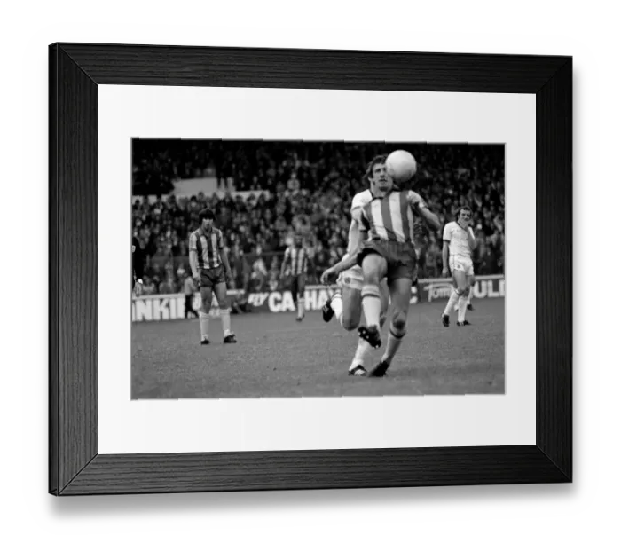 Framed Print : Leeds Unitd 3 v. West Bromwich Albion 1. October 1981 MF03-24-060