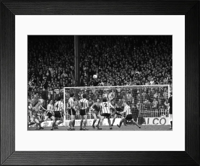 Framed Print : Sheffield Utd 0 v. Bournemouth 0. April 1982 MF06-39-034 Local Caption Division 4