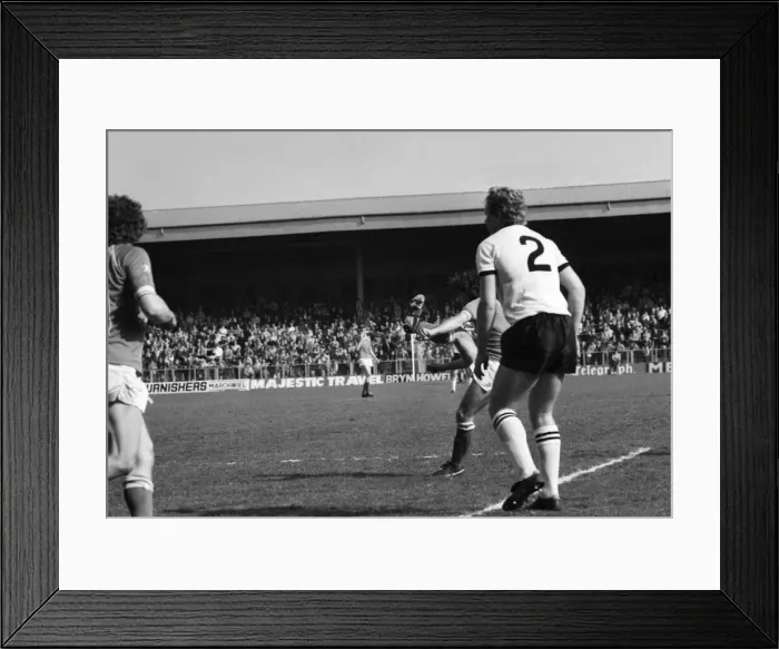 Framed Print : Wrexham 0 v. Barnsley 0. April 1982 MF06-34-027 Local Caption Division 2 Football