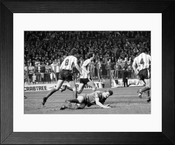 Framed Print : Sheffield Utd 0 v. Bournemouth 0. April 1982 MF06-39-022 Local Caption Division 4 Framed Print : Sheffield Utd 0 v. Bournemouth 0. April 1982 MF06-39-022 Local Caption Division 4