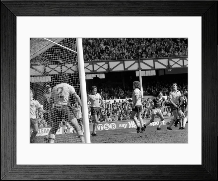 Framed Print : Everton 2 v. Arsenal 1. April 1982 MF06-35-007 Local Caption Division 1 Football Framed Print : Everton 2 v. Arsenal 1. April 1982 MF06-35-007 Local Caption Division 1 Football