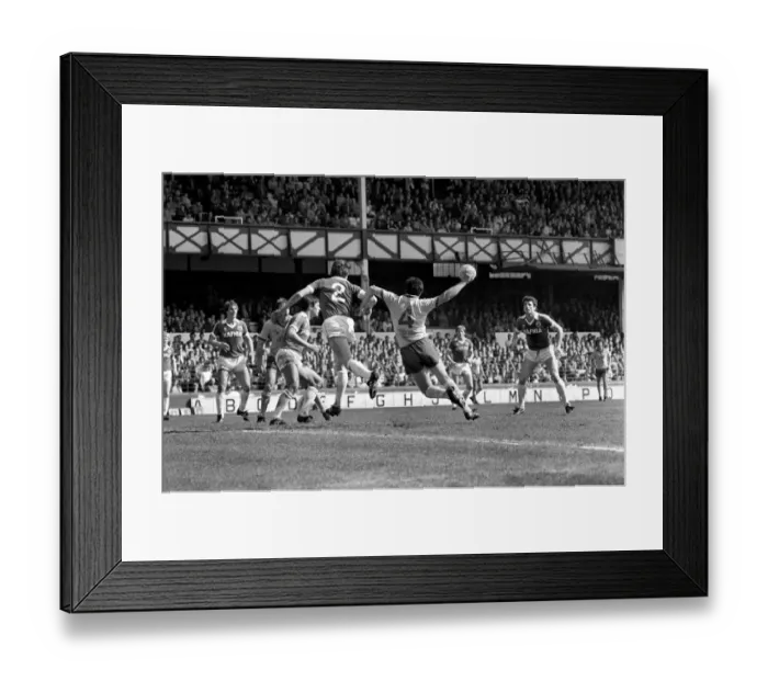 Framed Print : Everton 2 v. Arsenal 1. April 1982 MF06-35-013 Local Caption Division 1 Football Framed Print : Everton 2 v. Arsenal 1. April 1982 MF06-35-013 Local Caption Division 1 Football
