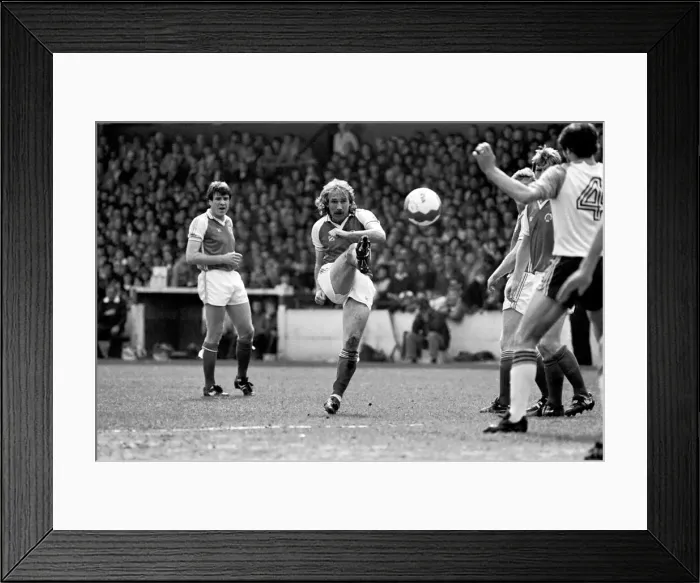 Framed Print : Rotherham 2 v. Luton 2. April 1982 MF06-38-019 Local Caption Division 2 Football Framed Print : Rotherham 2 v. Luton 2. April 1982 MF06-38-019 Local Caption Division 2 Football
