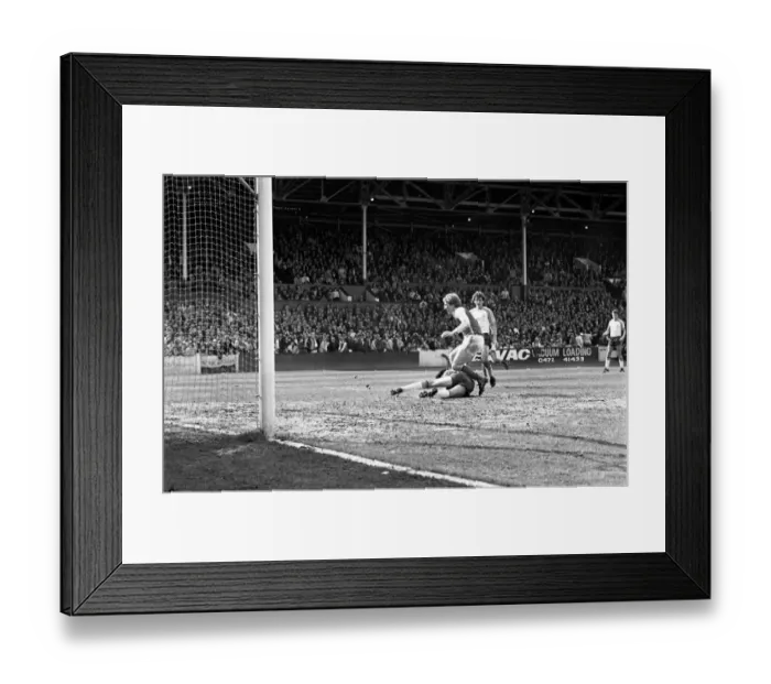 Framed Print : Rotherham 2 v. Luton 2. April 1982 MF06-38-039 Local Caption Division 2 Football Framed Print : Rotherham 2 v. Luton 2. April 1982 MF06-38-039 Local Caption Division 2 Football
