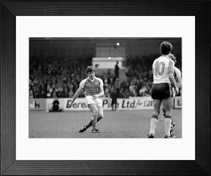 Framed Print : Rotherham 2 v. Luton 2. April 1982 MF06-38-032 Local Caption Division 2 Football Framed Print : Rotherham 2 v. Luton 2. April 1982 MF06-38-032 Local Caption Division 2 Football