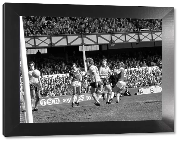 Everton 2 v. Arsenal 1. April 1982 MF06-35-008 Local Caption Division 1 Football