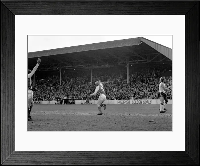Framed Print : Rotherham 2 v. Luton 2. April 1982 MF06-38-035 Local Caption Division 2 Football Framed Print : Rotherham 2 v. Luton 2. April 1982 MF06-38-035 Local Caption Division 2 Football