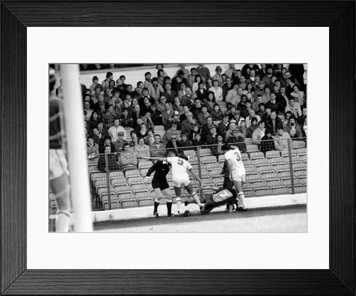 Framed Print : Leeds United 1 v. Southampton 3. April 1982 MF06-30-021 Local Caption Division 1 Framed Print : Leeds United 1 v. Southampton 3. April 1982 MF06-30-021 Local Caption Division 1