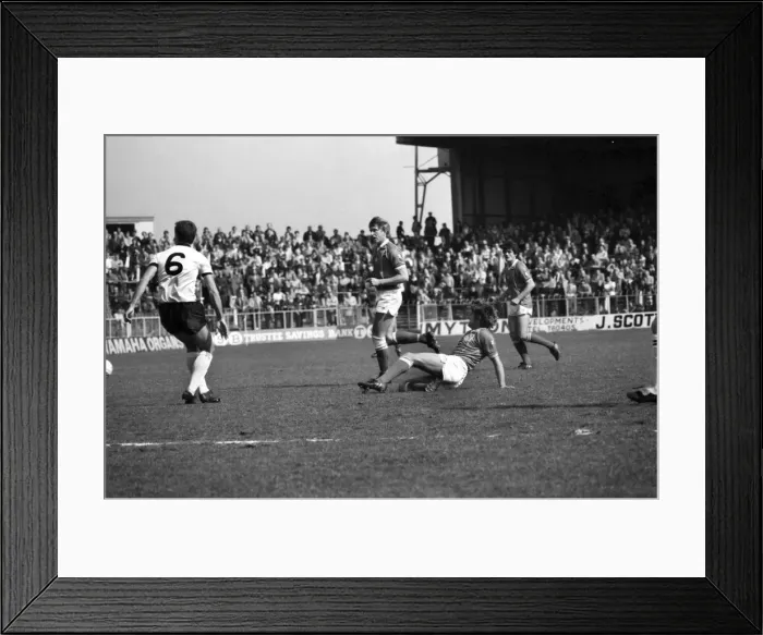 Framed Print : Wrexham 0 v. Barnsley 0. April 1982 MF06-34-042 Local Caption Division 2 Football Framed Print : Wrexham 0 v. Barnsley 0. April 1982 MF06-34-042 Local Caption Division 2 Football
