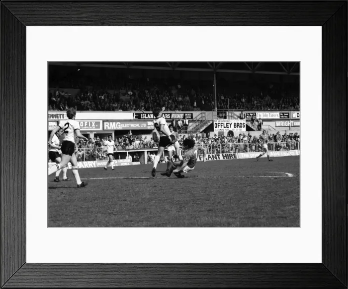 Framed Print : Wrexham 0 v. Barnsley 0. April 1982 MF06-34-016 Local Caption Division 2 Football