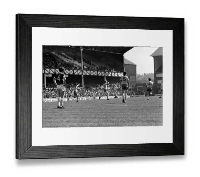 Framed Print : Everton 2 v. Arsenal 1. April 1982 MF06-35-014 Local Caption Division 1 Football Framed Print : Everton 2 v. Arsenal 1. April 1982 MF06-35-014 Local Caption Division 1 Football