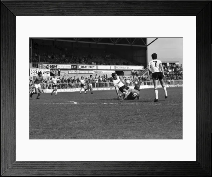Framed Print : Wrexham 0 v. Barnsley 0. April 1982 MF06-34-006 Local Caption Division 2 Football Framed Print : Wrexham 0 v. Barnsley 0. April 1982 MF06-34-006 Local Caption Division 2 Football